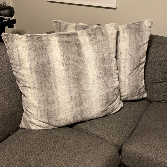 dkny decorative pillows